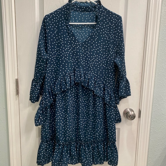 Polka Dot Dress / Loose Fit Ruffle / Shift / Mini / - Picture 5 of 7